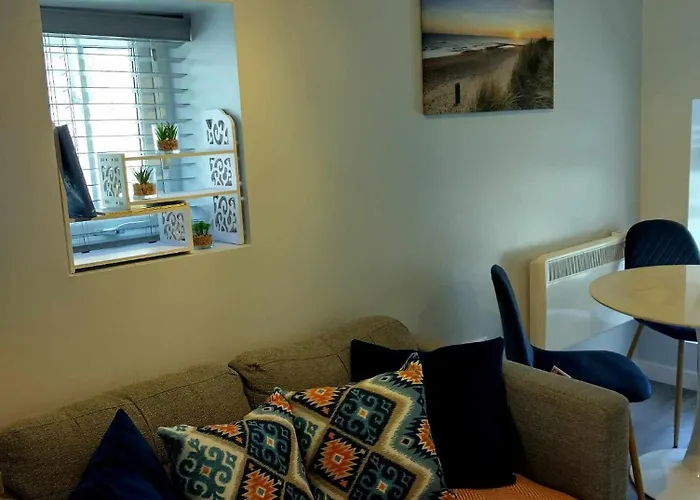 Smart Modern Studio Flat In Central Bournemouth