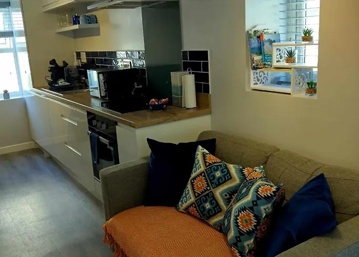 Smart Modern Studio Flat In Central Bournemouth